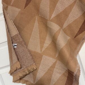 Geometric Patterned shawl